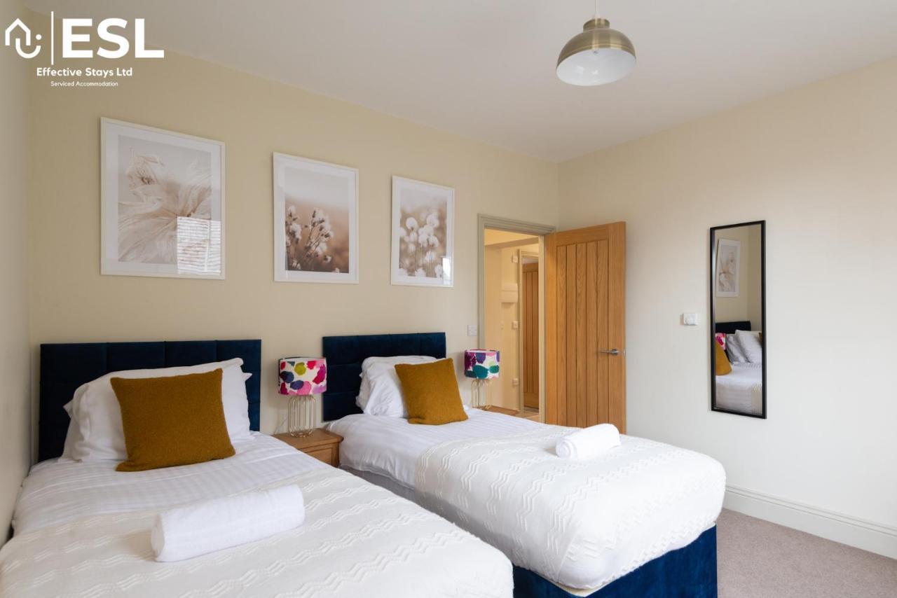 Shrewsbury Square: Central Two-Bedroom Apartment Exterior photo