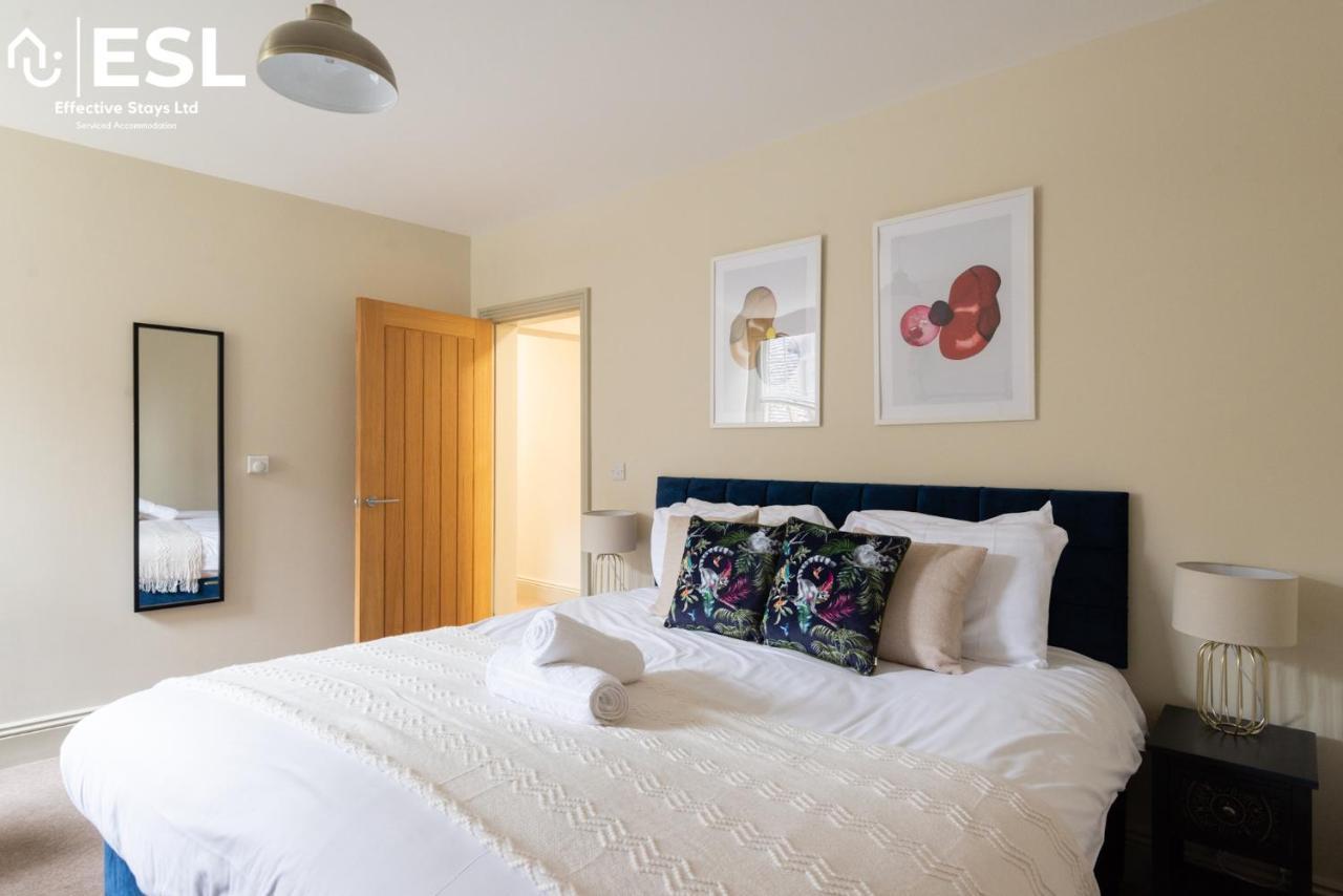 Shrewsbury Square: Central Two-Bedroom Apartment Exterior photo