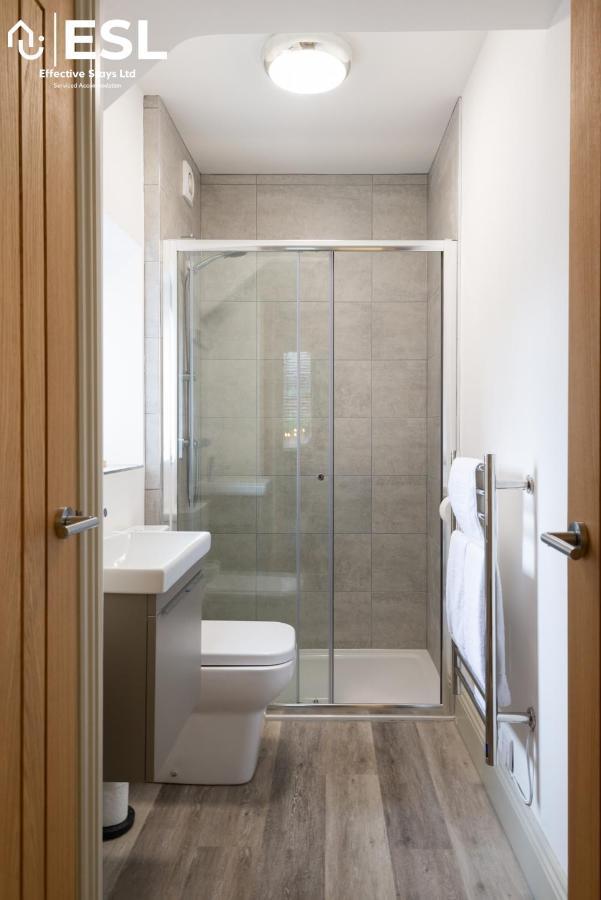 Shrewsbury Square: Central Two-Bedroom Apartment Exterior photo