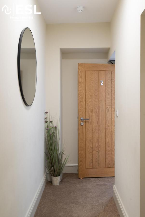 Shrewsbury Square: Central Two-Bedroom Apartment Exterior photo