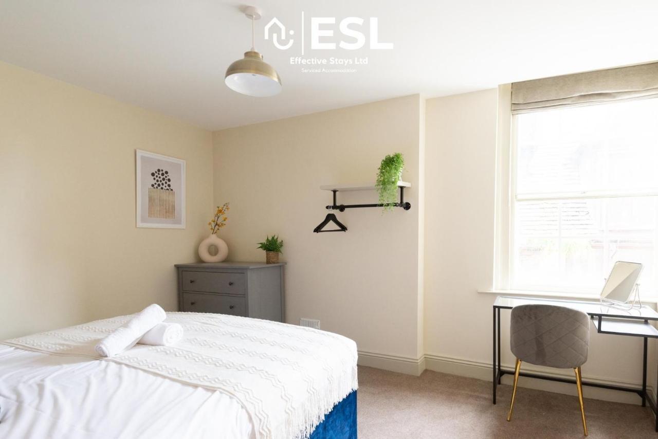 Shrewsbury Square: Central Two-Bedroom Apartment Exterior photo