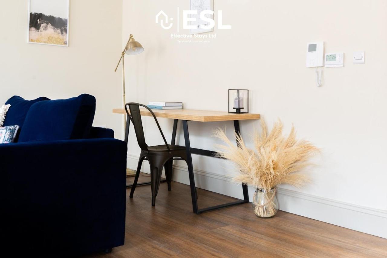 Shrewsbury Square: Central Two-Bedroom Apartment Exterior photo