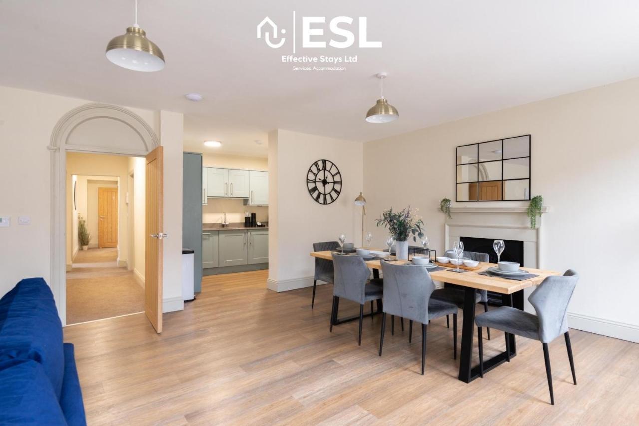 Shrewsbury Square: Central Two-Bedroom Apartment Exterior photo